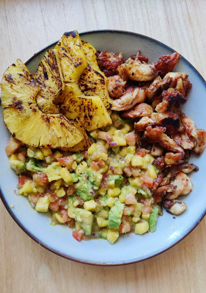 Una foto de Pollo con piña
