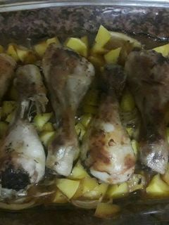 Una foto de Muslos de pollo a la miel y tomillo
