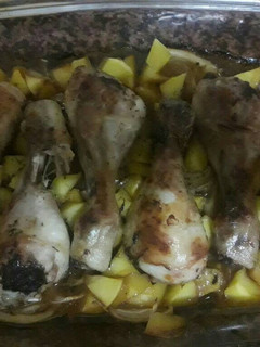 Una foto de Muslos de pollo a la miel y tomillo