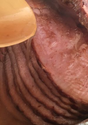 Una foto de Jamón ahumado en almíbar de piña 🍍.. 🥰