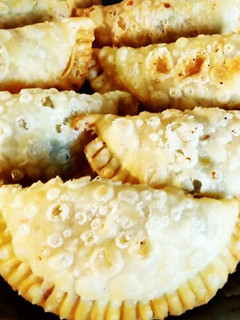 गुजिया (gujiya recipe in Hindi) रेसिपी मुख्य फोटो