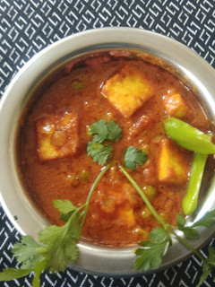 મટર પનીર (matar paneer recipe in gujarati) રેસીપી મુખ્ય ફોટો
