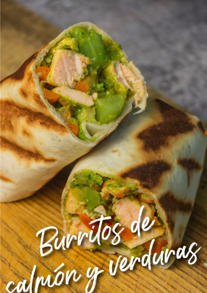 Una foto de 🥦🐟🌯Burritos de salmón y verduras 🌯🐟🥦