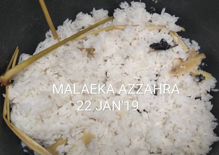 Bagaimana Menyiapkan Nasi uduk rice cooker simpel enak, Lezat Sekali