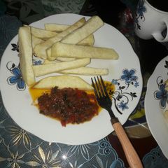 A picture of Fride yam with tomator souse.