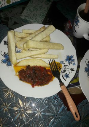 A picture of Fride yam with tomator souse.