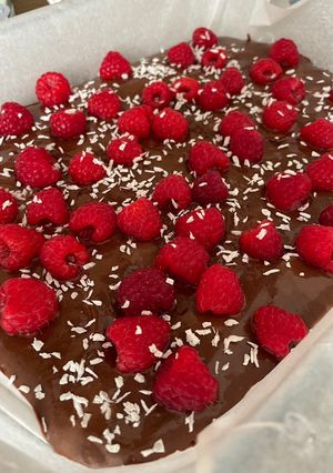 Cukormentes brownie málnával recept fotója