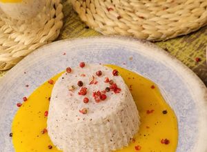 Foto de Pudim de tapioca e coco com geleia de manga, maracujá e gengibre