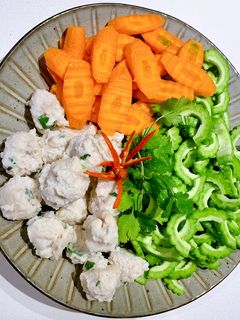 Hình của món Lẩu Khổ Qua - Chả Cá.