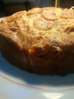Una foto de Torta húmeda de manzana y peras