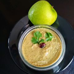 A picture of Green Chutney(with Apple).
