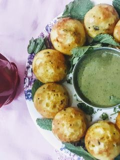 इन्स्टंट रवा आप्पे (instant rava appe recipe in marathi) रेसिपी चे मुख्य फोटो