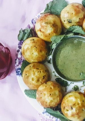इन्स्टंट रवा आप्पे (instant rava appe recipe in marathi) रेसिपी चे मुख्य फोटो 