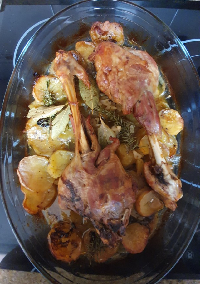 Una foto de Piernas de cordero al horno