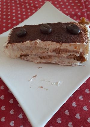A picture of Very simple eggless tiramisu.