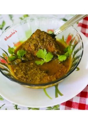 A picture of Radhuni Katla/Rui or Bengal Carpe in the Wild Celery Seeds Curry.