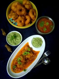 मेदू वडा सांबर (Medu vada Sambar recipe in Hindi) रेसिपी मुख्य फोटो