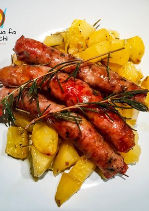 Foto di Salsiccia con patate e cipolle