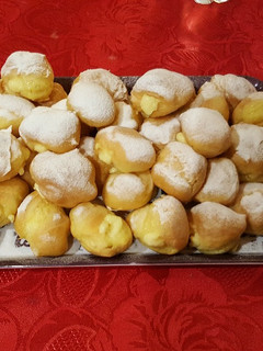 Foto di Bignè con crema pasticcera bimby