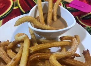 Una foto de Churros con salsa de arequipe