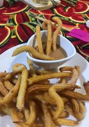 Una foto de Churros con salsa de arequipe