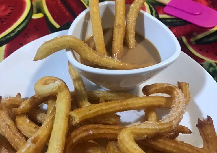 Churros con salsa de arequipe
