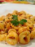 Tortellini Ripieni di Prosciutto Crudo con Olio di Oliva Extravergine, Aglio e Peperoncino Polvere