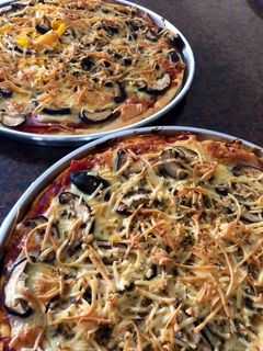 Foto resep Pizza smoked beef dan jamur 😋