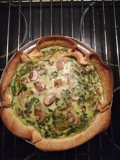 Una foto de Quiche de espinacas y champiñones