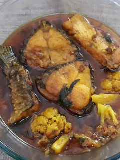 ফুলকপি আলু দিয়ে কাতলা মাছের ঝোল (fulkopi alu diye katla macher jhol) রেসিপির প্রধান ছবি