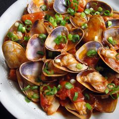 A picture of Stir-fried Clams with Spicy Tomato Sauce.