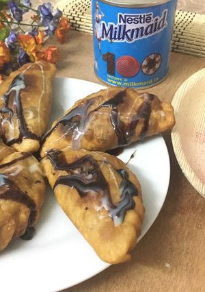 A picture of Nutty and Chocolatey Gujiyas with wheat flour.