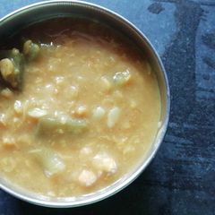 A picture of Chana lauki dal.