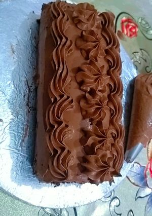 A picture of Yummy chocolate ice cream cake.