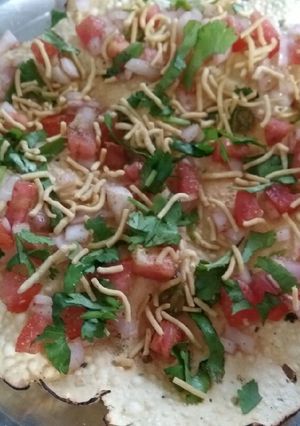 A picture of Masala papad.