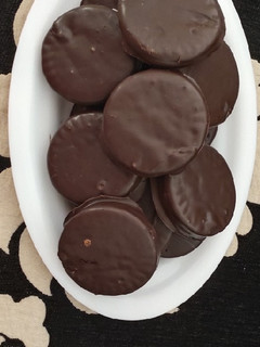 A picture of Marie biscuits chocopie.