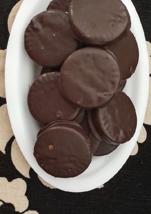 A picture of Marie biscuits chocopie.
