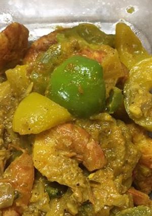 ক্যাপ্সিকাম দিয়ে গলদা চিংড়ি ভুনা (capsicum diye Golda chingri bhuna recipe in Bengali) রেসিপির প্রধান ছবি