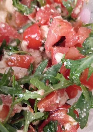 Una foto de Ensalada a la italiana 🇮🇹...😋!!!