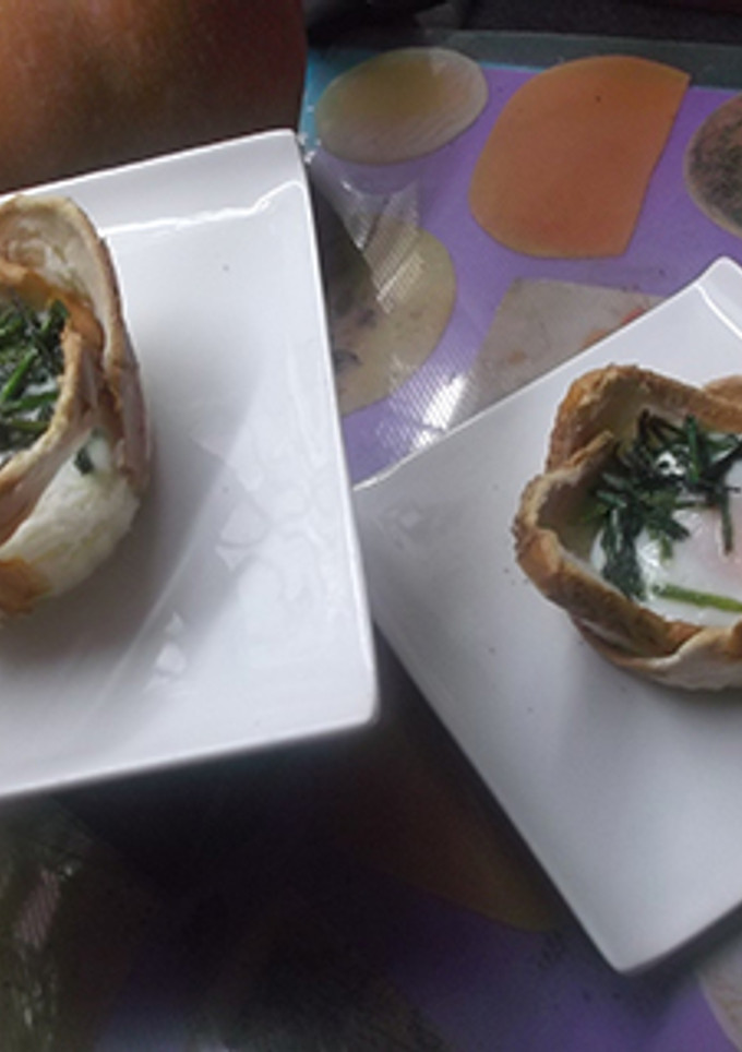 Una foto de Cestitas de huevos y esparrágos