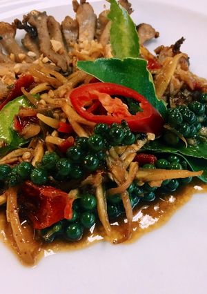 รูปของ Stir fried spicy angel-wing clams