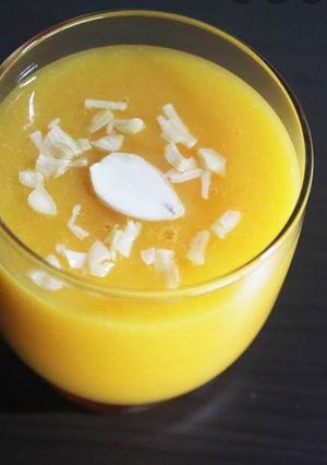 A picture of Almond kulfi and mango smoothie.