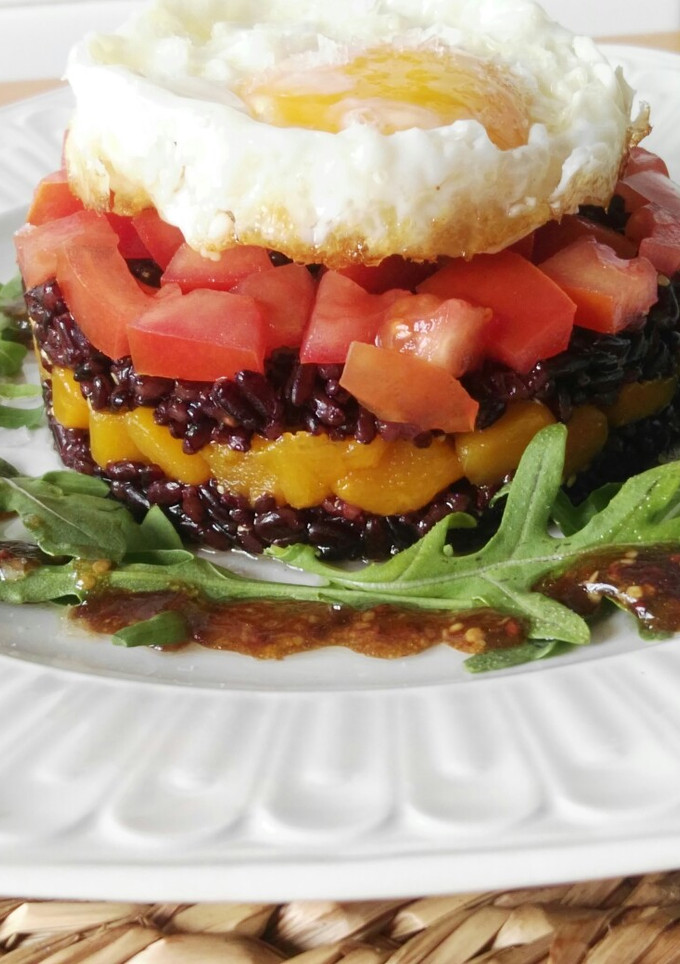 Una foto de Timbal de arroz negro