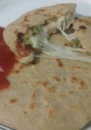 Una foto de Pupusas de loroco con queso