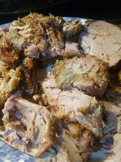 Una foto de Pernil de cerdo al vino tinto🍷