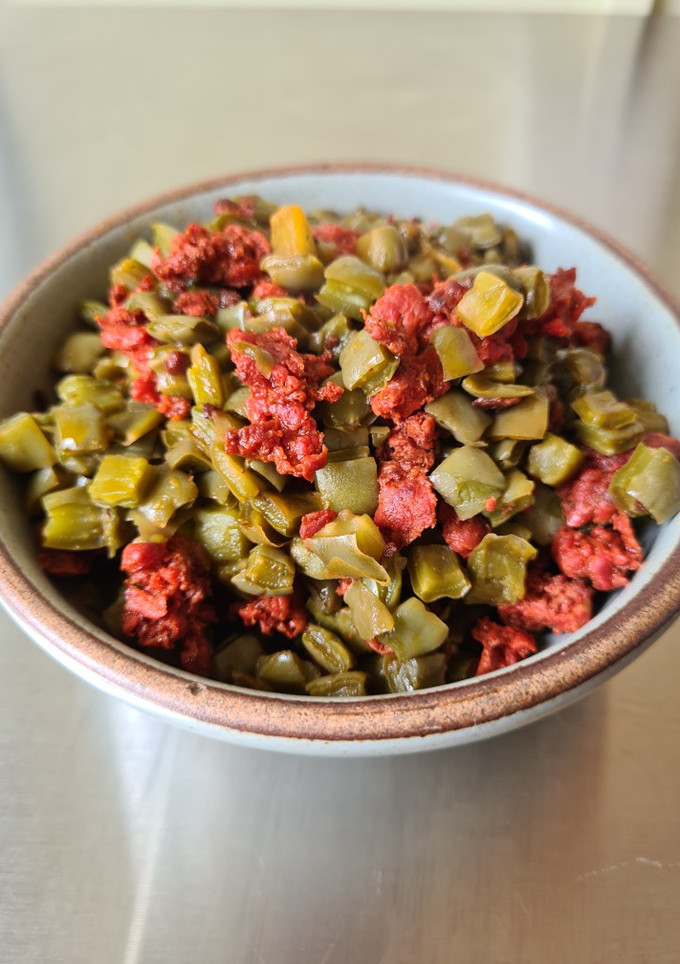 Una foto de Nopales con chorizo de pavo