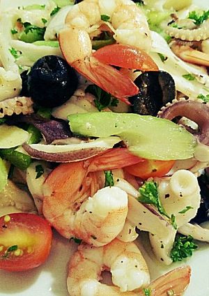 Hình của món Salad Hải Sản Thanh Mát.