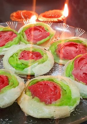 रोज चिरोटे (rose chirote recipe in marathi) रेसिपी चे मुख्य फोटो 