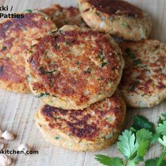 A picture of Chhole Tikki/Chickpea Patties.