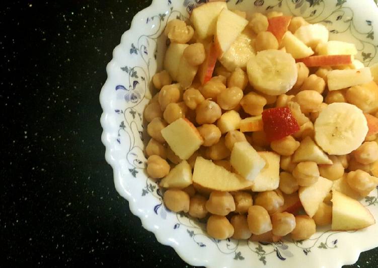 Healthy Chickpea fruit bowl🍓🍌🍎🍜